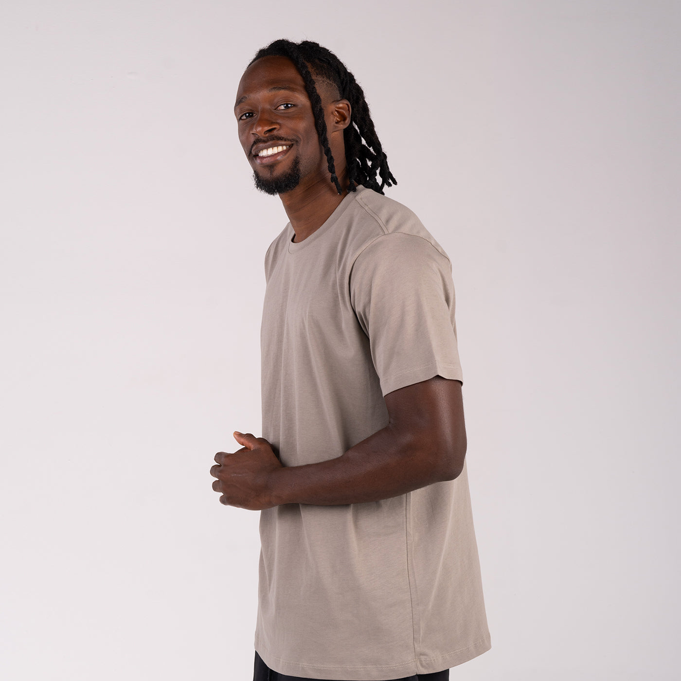 Camiseta Clásica Bahía Gris Medio