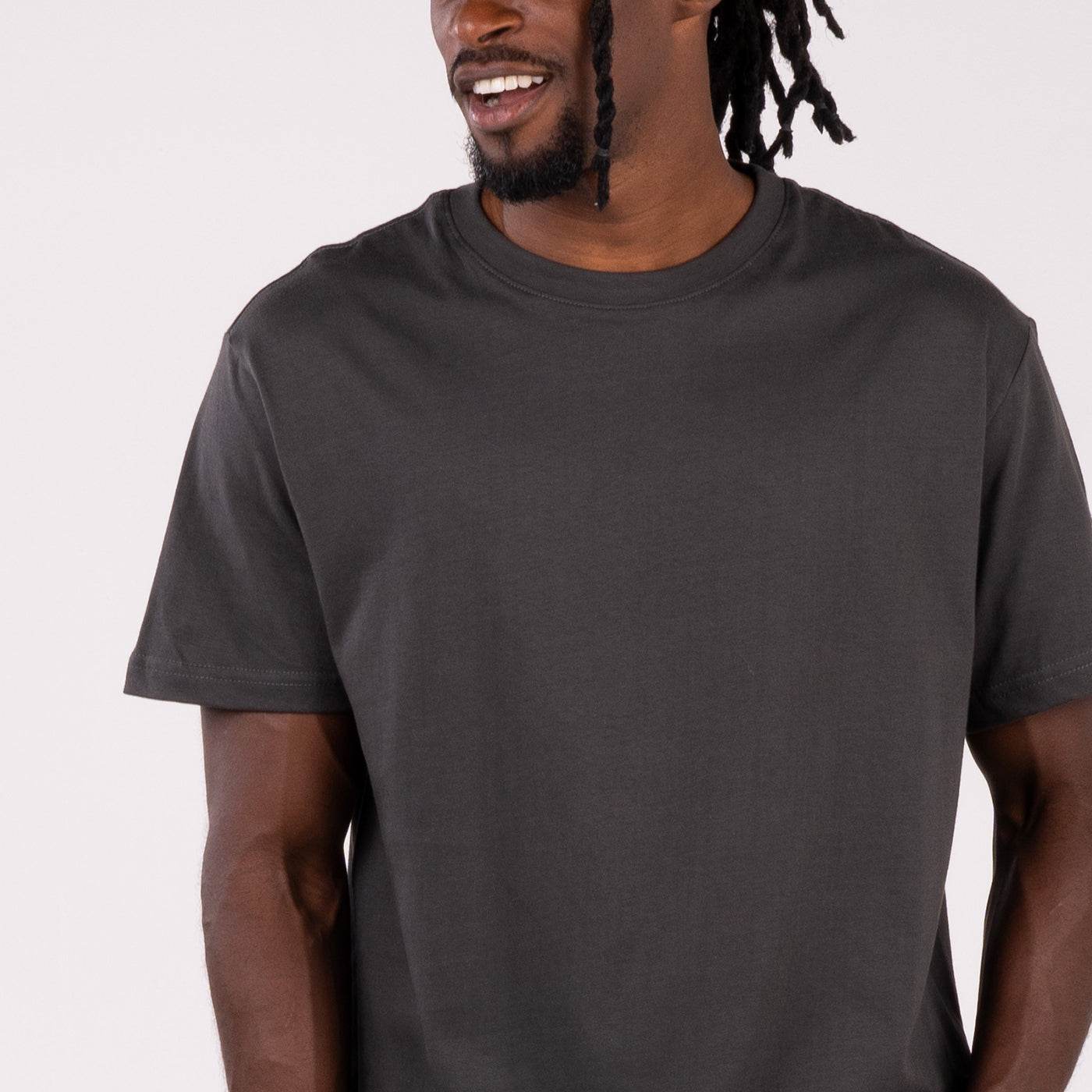 Camiseta Regular Tropical Gris Oscuro